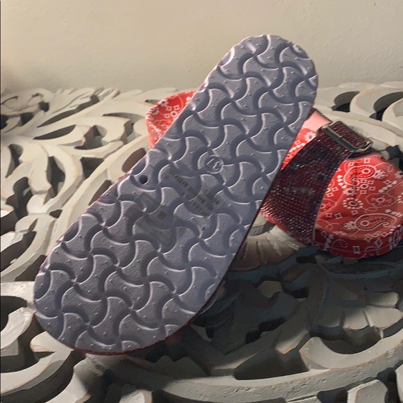 Red bandana slides - Picture 3 of 3